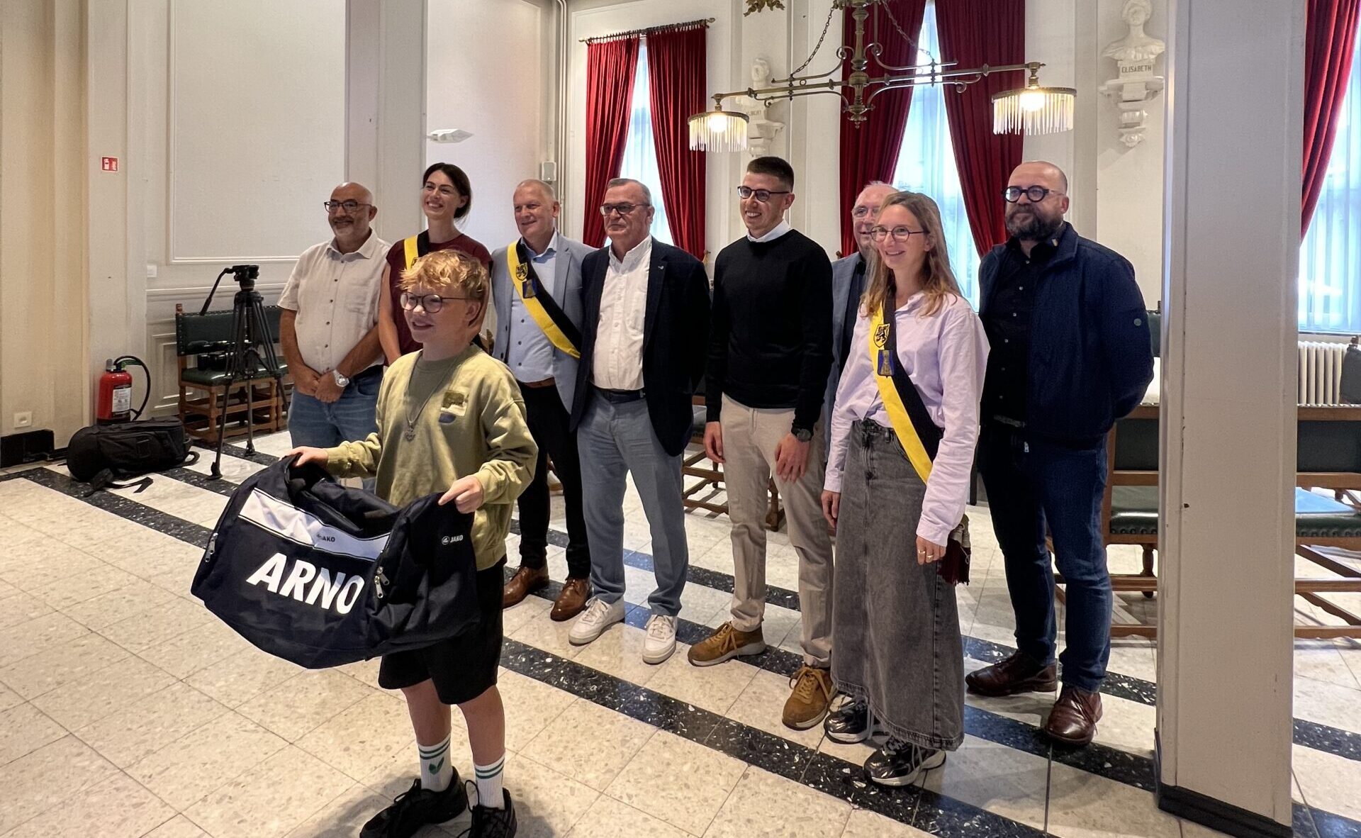 Jonge held uit Lebbeke in de bloemetjes gezet na alerte reactie bij brand